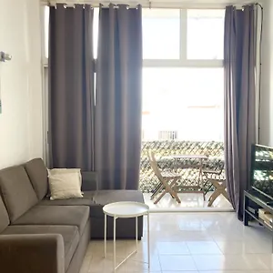  Apartamento Intimate & Stylish With Balcony